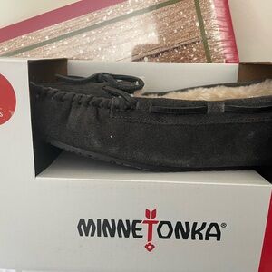 Brand new never worn Minnetonka moccasin